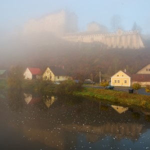 Mlhavé ráno u hradu